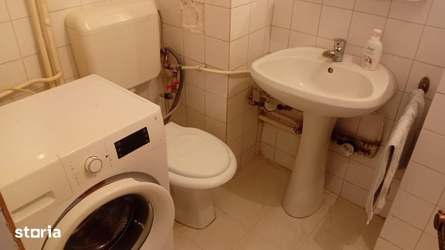 Apartament cu 3 camere decomandat în Intim