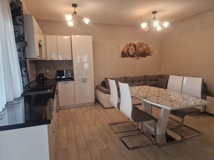 Apartament cu 3 camere decomandat în Dumbrăvița