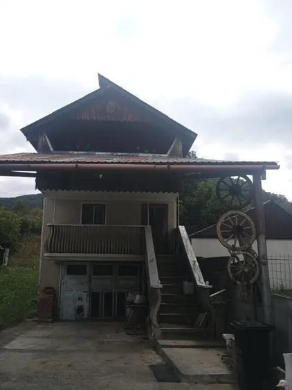 Casă cu 5 camere în Văleni