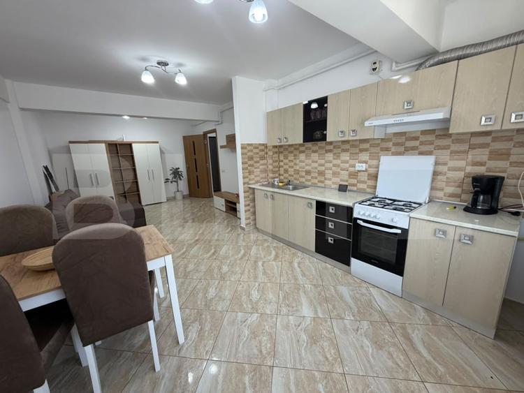 Apartament cu 2 camere semidecomandat, mobilat în Florești