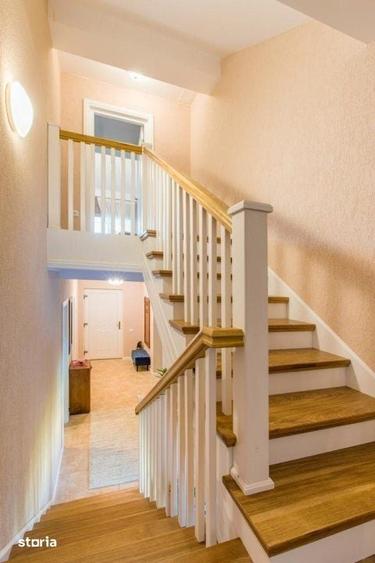 Casă cu 5 camere cu Teren 690 Mp în Central
