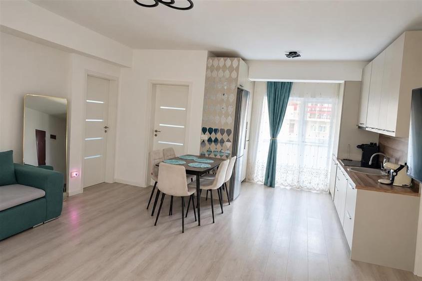 Apartament cu 3 camere semidecomandat, mobilat în Industrial Vest