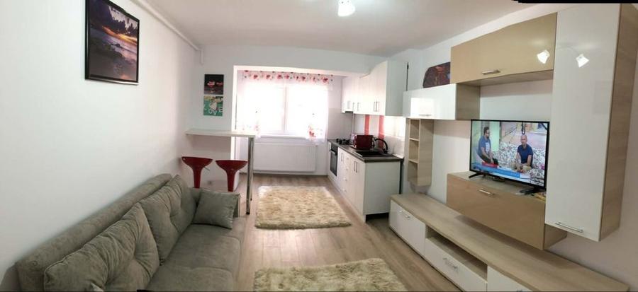Apartament cu 2 camere decomandat, mobilat în Central