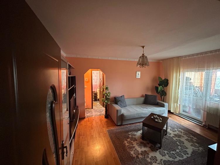 Apartament cu 2 camere semidecomandat, mobilat în Nord