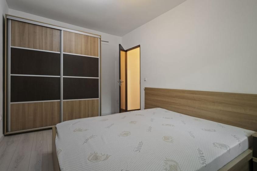 Apartament cu 3 camere decomandat, mobilat în Tei