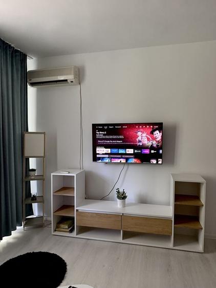 Apartament cu 3 camere semidecomandat în Independenței