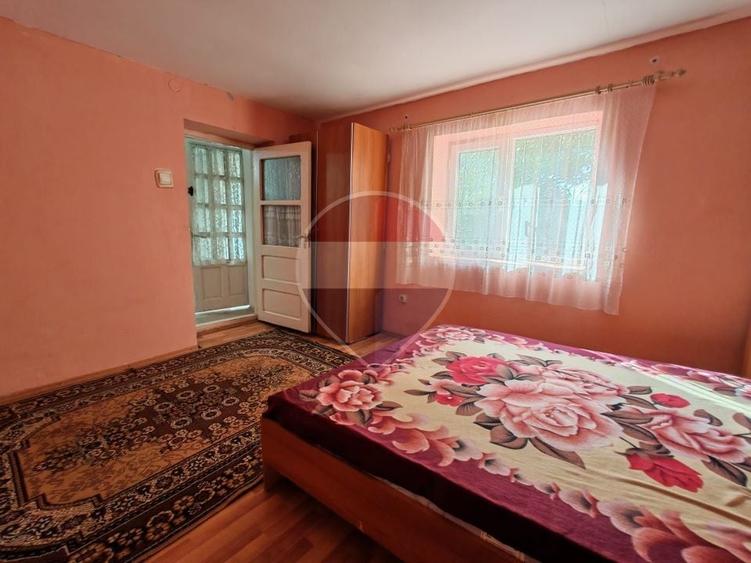 Casă individuală cu 2 camere cu Teren 557.90002441406 Mp în Central