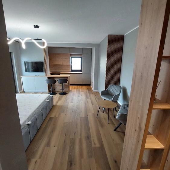 Garsonieră decomandată în Central