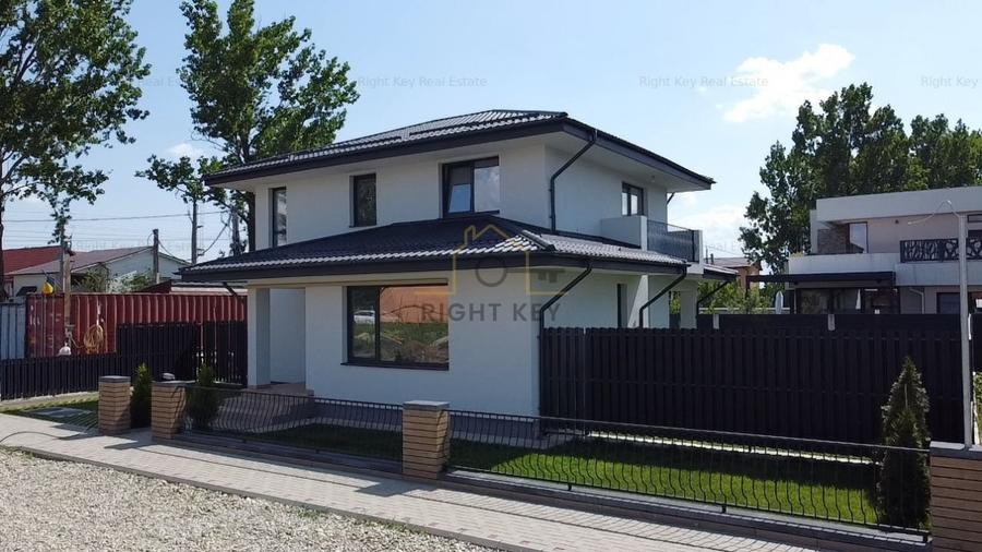 Casă individuală cu 4 camere cu Canalizare în Domnești