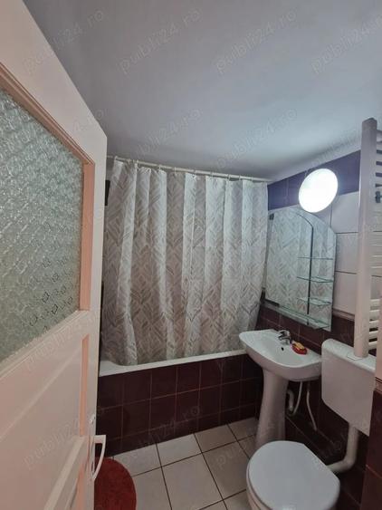 Apartament cu 3 camere decomandat în Nufărul