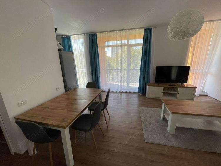 Apartament cu 3 camere semidecomandat în Lipovei