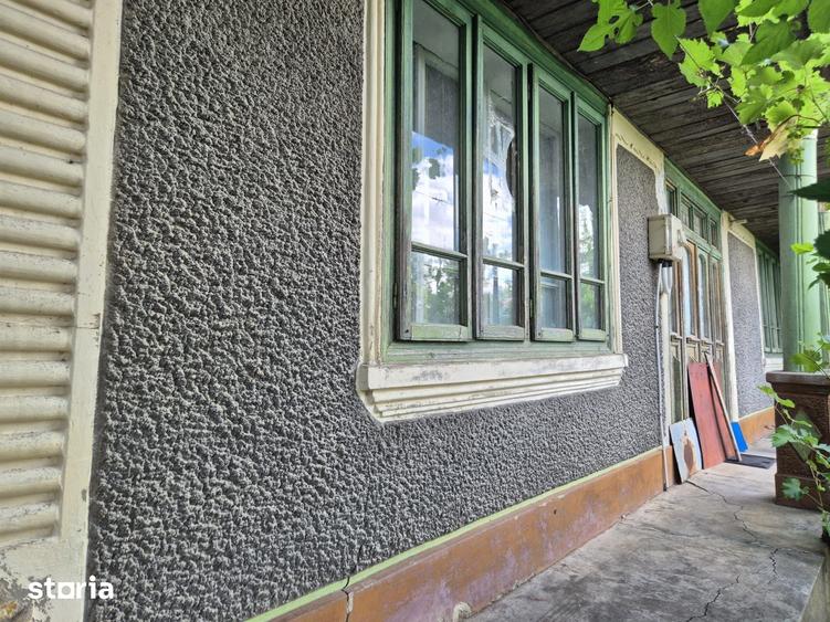 Casă cu 5 camere cu Teren 5867 Mp în Vârlezi