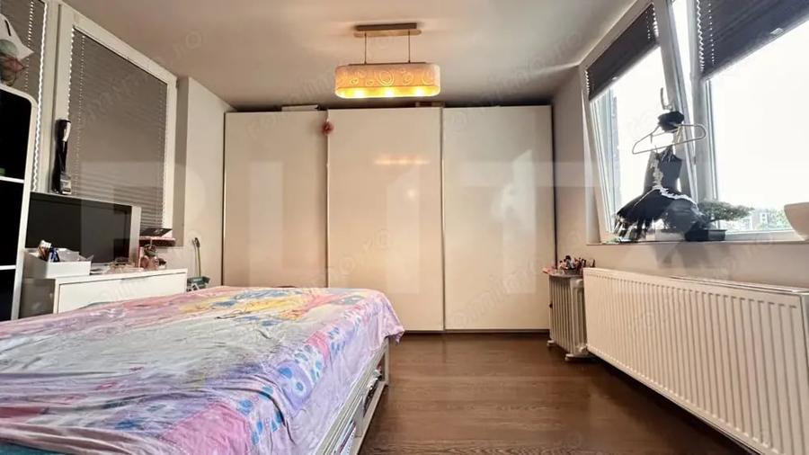 Apartament cu 4 camere semidecomandat, mobilat în Decebal