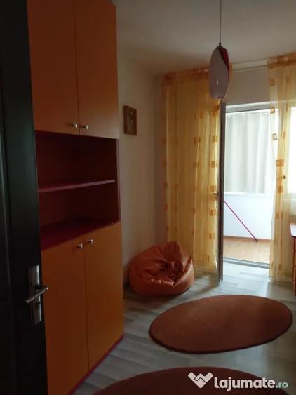 Apartament cu 3 camere decomandat în Ștefan cel Mare