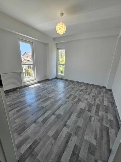 Apartament cu 3 camere semidecomandat în Mogoșoaia