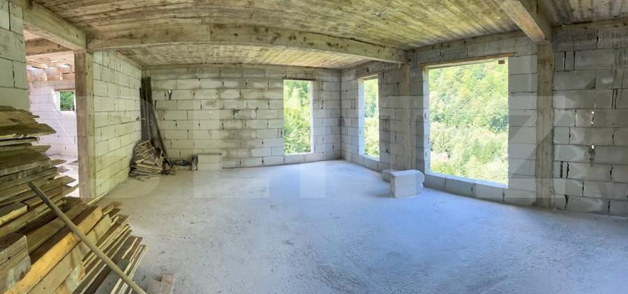 Casă individuală cu 6 camere cu Teren 1000 Mp în Valea Ierii