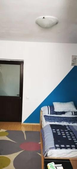 Apartament cu 4 camere semidecomandat, mobilat în Central