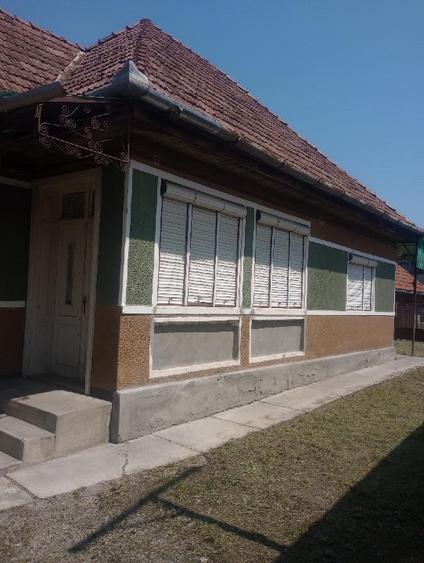 Casă individuală cu 3 camere cu Teren 1500 Mp în Petelea