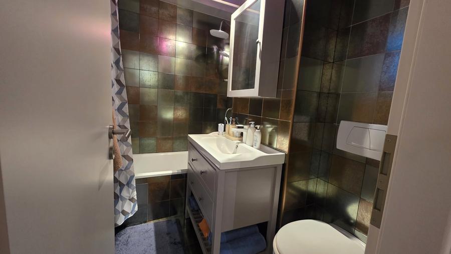 Apartament cu 3 camere semidecomandat, mobilat în Circumvalațiunii
