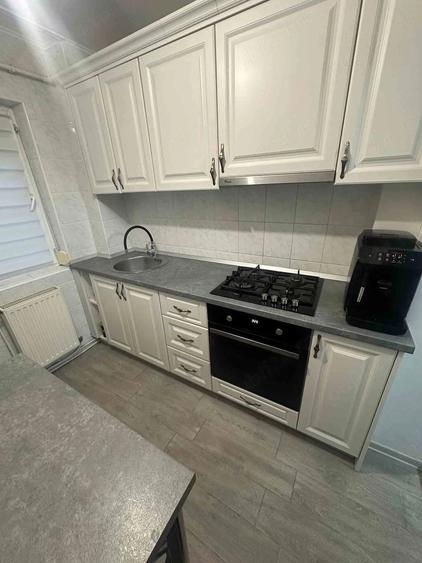 Apartament cu 3 camere decomandat în Milcov