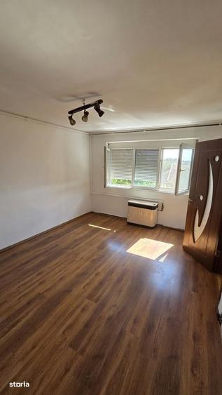 Apartament cu 2 camere nedecomandat în 14 Mai