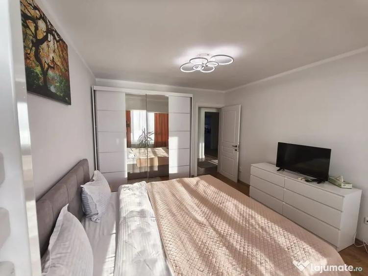 Apartament cu 3 camere decomandat în Faleză