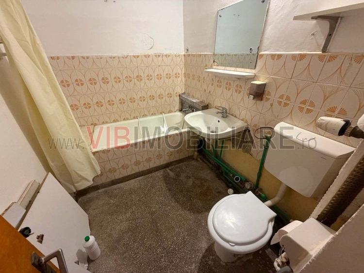 Apartament cu 3 camere decomandat în Păcii