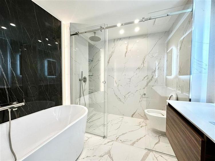 Apartament cu 4 camere decomandat, mobilat în Capitale