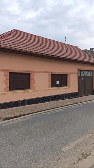 Casă cu 3 camere în Zăbrani