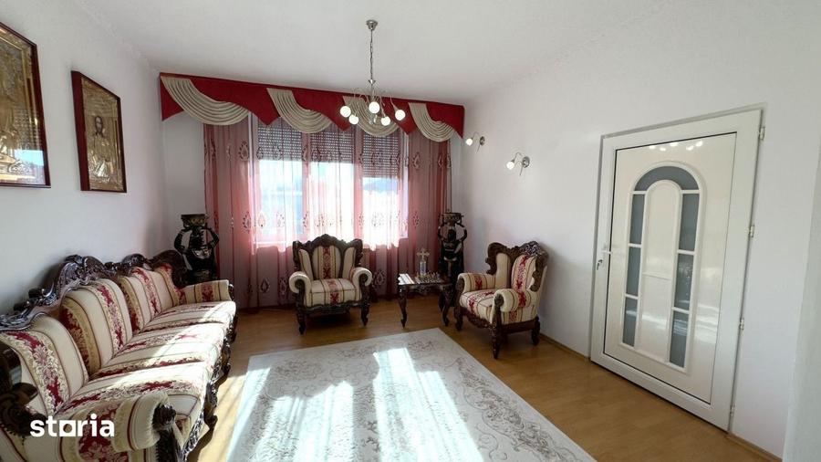Casă cu 5 camere cu Teren 1010 Mp în Central
