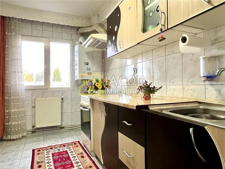 Apartament cu 2 camere decomandat, mobilat în Republicii