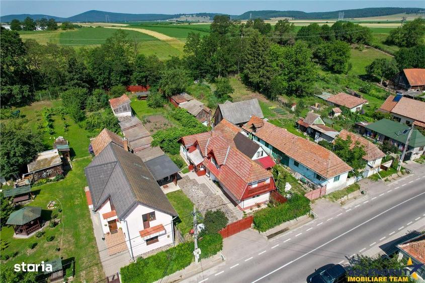 Casă cu 5 camere decomandat cu Garaj în Ilieni