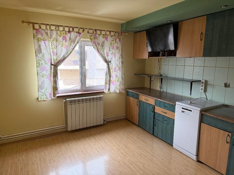 Apartament cu 4 camere decomandat în Agigea