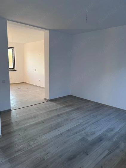 Apartament cu 3 camere decomandat în Tărlungeni