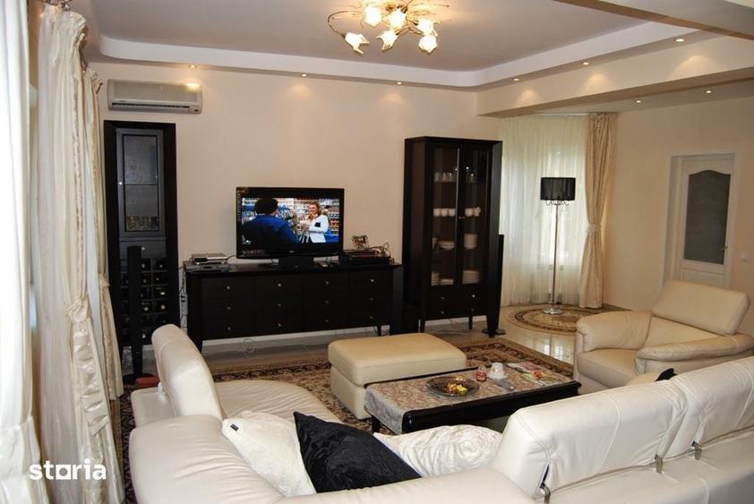Casă cu 5 camere decomandat cu Teren 700 Mp în Central
