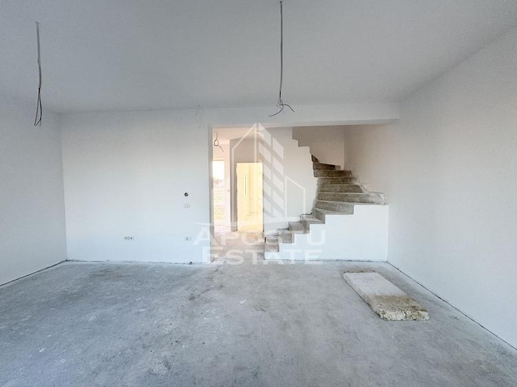 Duplex cu 4 camere cu Canalizare în Giroc