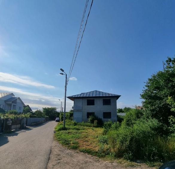 Casă cu 4 camere în Tecuci