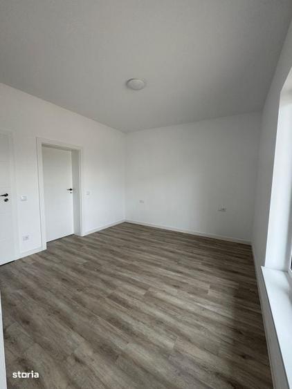 Casă cu 4 camere cu Teren 559 Mp în Micești