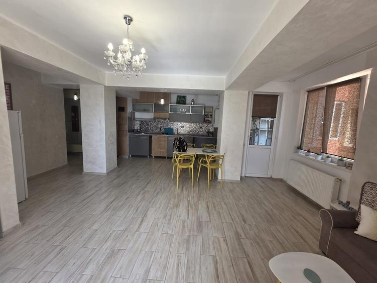 Apartament cu 2 camere semidecomandat, mobilat în Central
