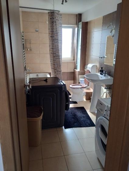 Apartament cu 2 camere decomandat, mobilat în Europa