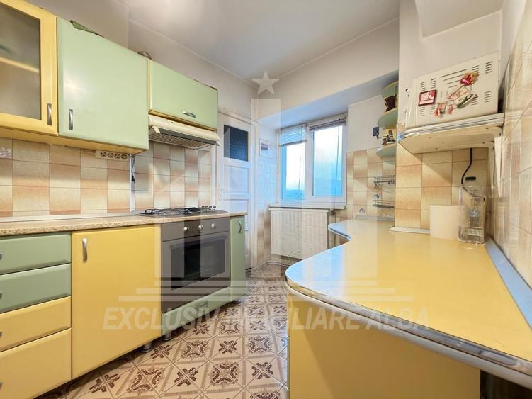 Apartament cu 3 camere decomandat, mobilat în Central