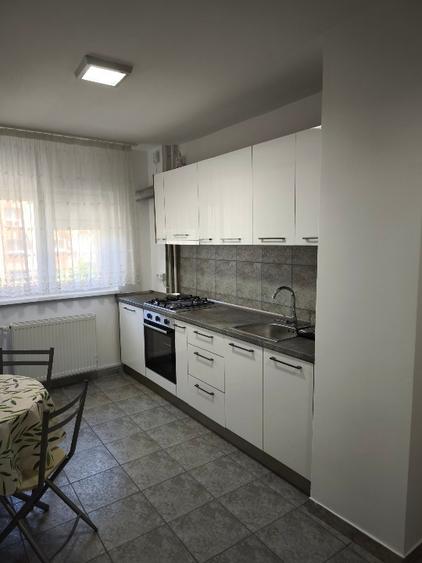 Apartament cu 2 camere semidecomandat, mobilat în Brâncoveanu