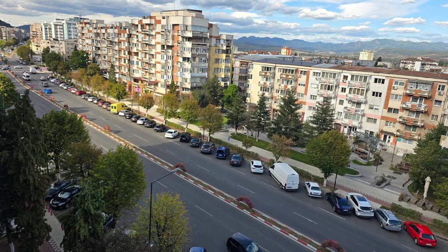 Apartament cu 4 camere decomandat în 22 Decembrie