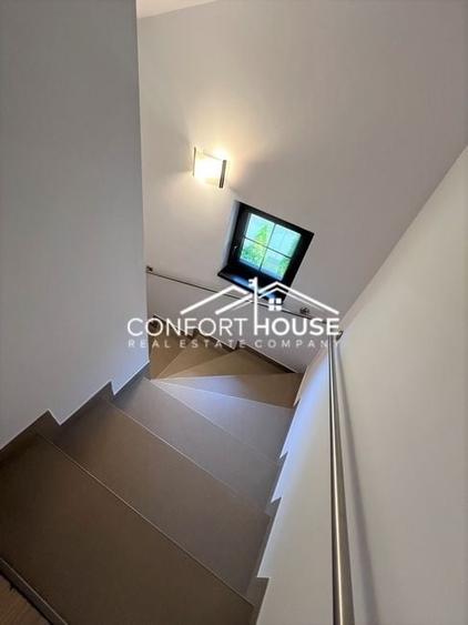 Duplex cu 6 camere cu Canalizare în Iancu Nicolae