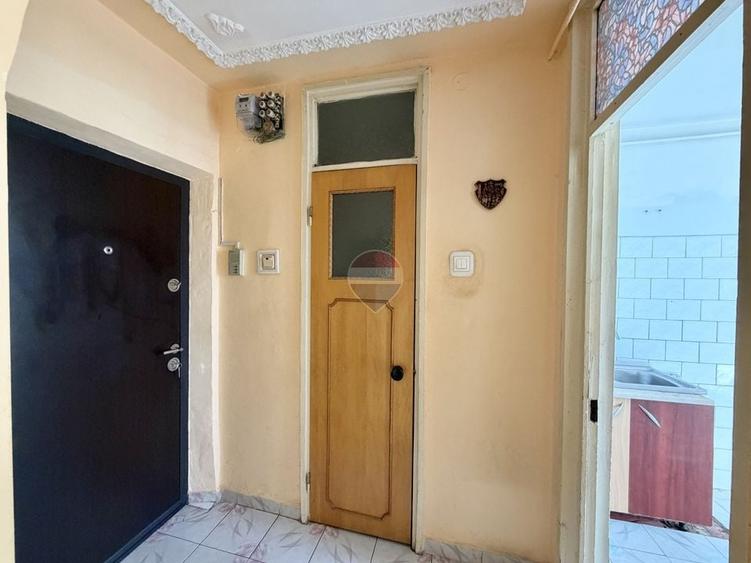 Apartament cu 3 camere semidecomandat în Iancului