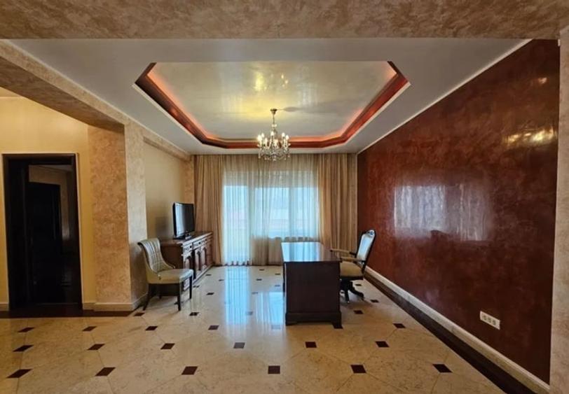 Spațiu comercial, de 600 mp, în Trocadero