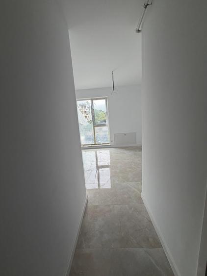 Apartament cu 3 camere semidecomandat în Florești