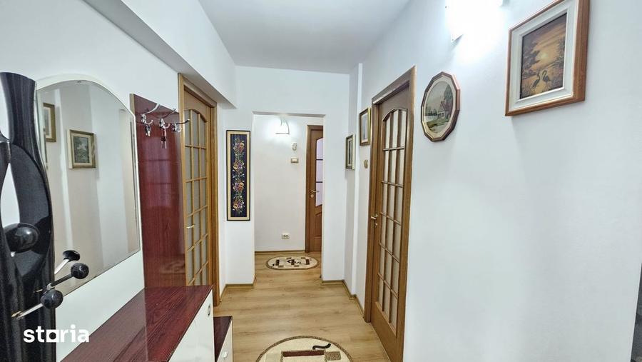 Apartament cu 2 camere decomandat în Micro 17