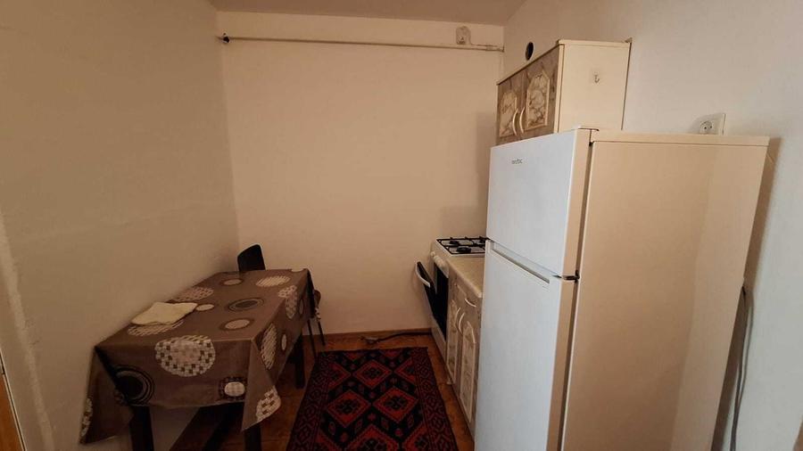 Apartament cu 2 camere decomandat în Industrială