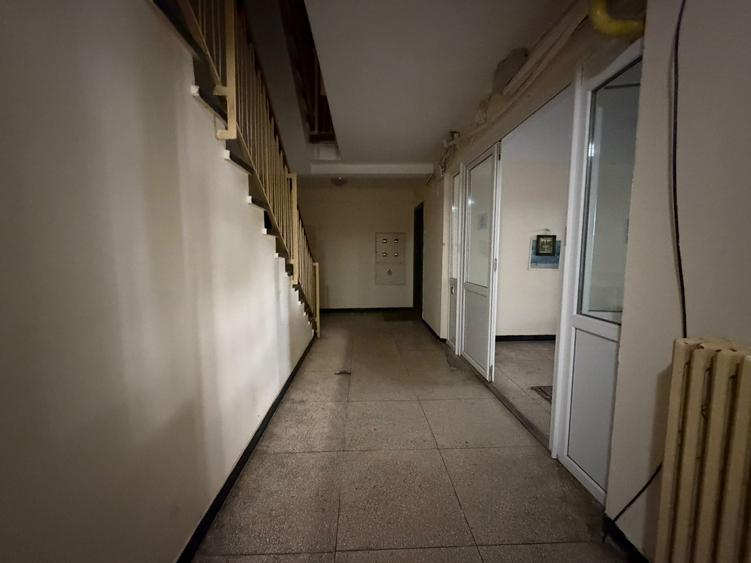 Apartament cu 3 camere semidecomandat în Titan